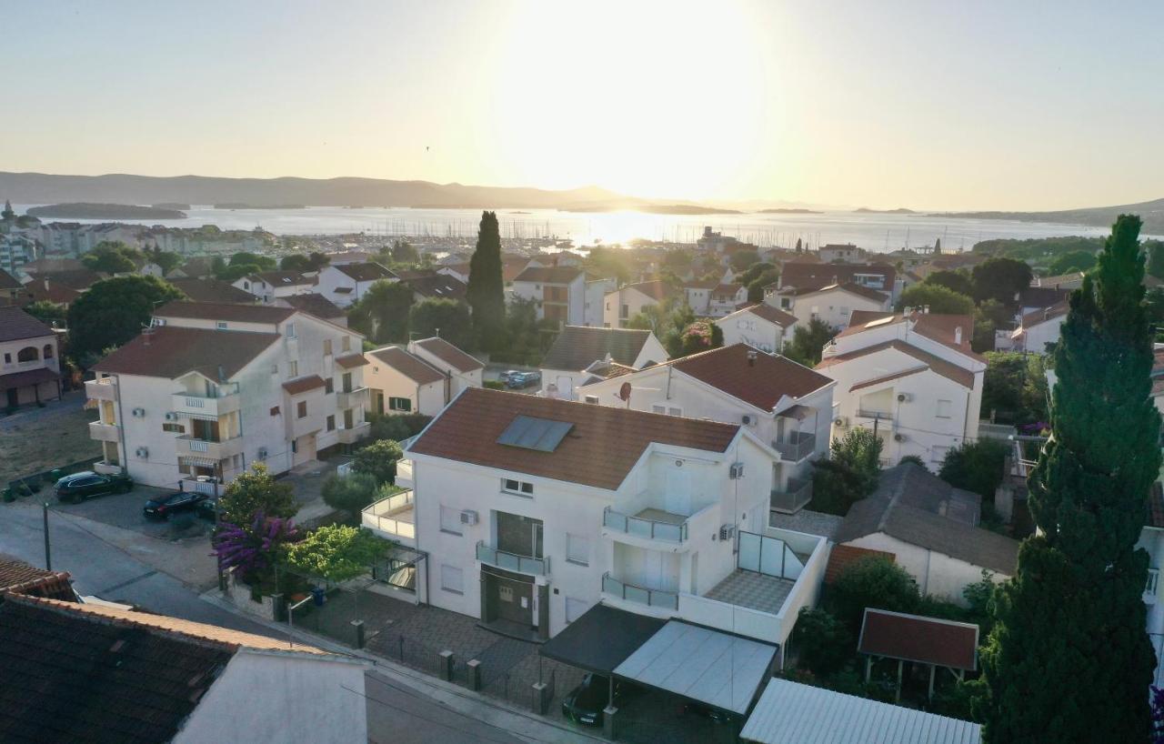 Apartments Dumancic Биоград на Мору Екстериор снимка
