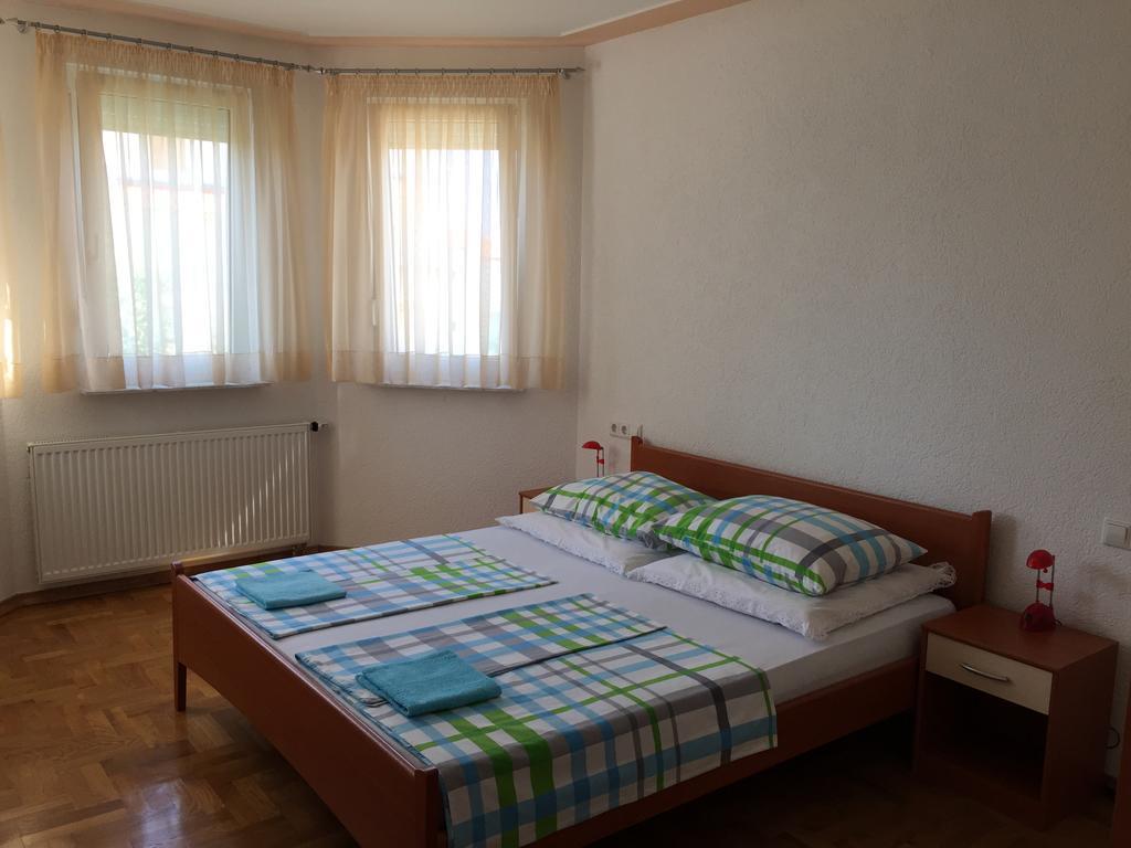 Apartments Dumancic Биоград на Мору Екстериор снимка