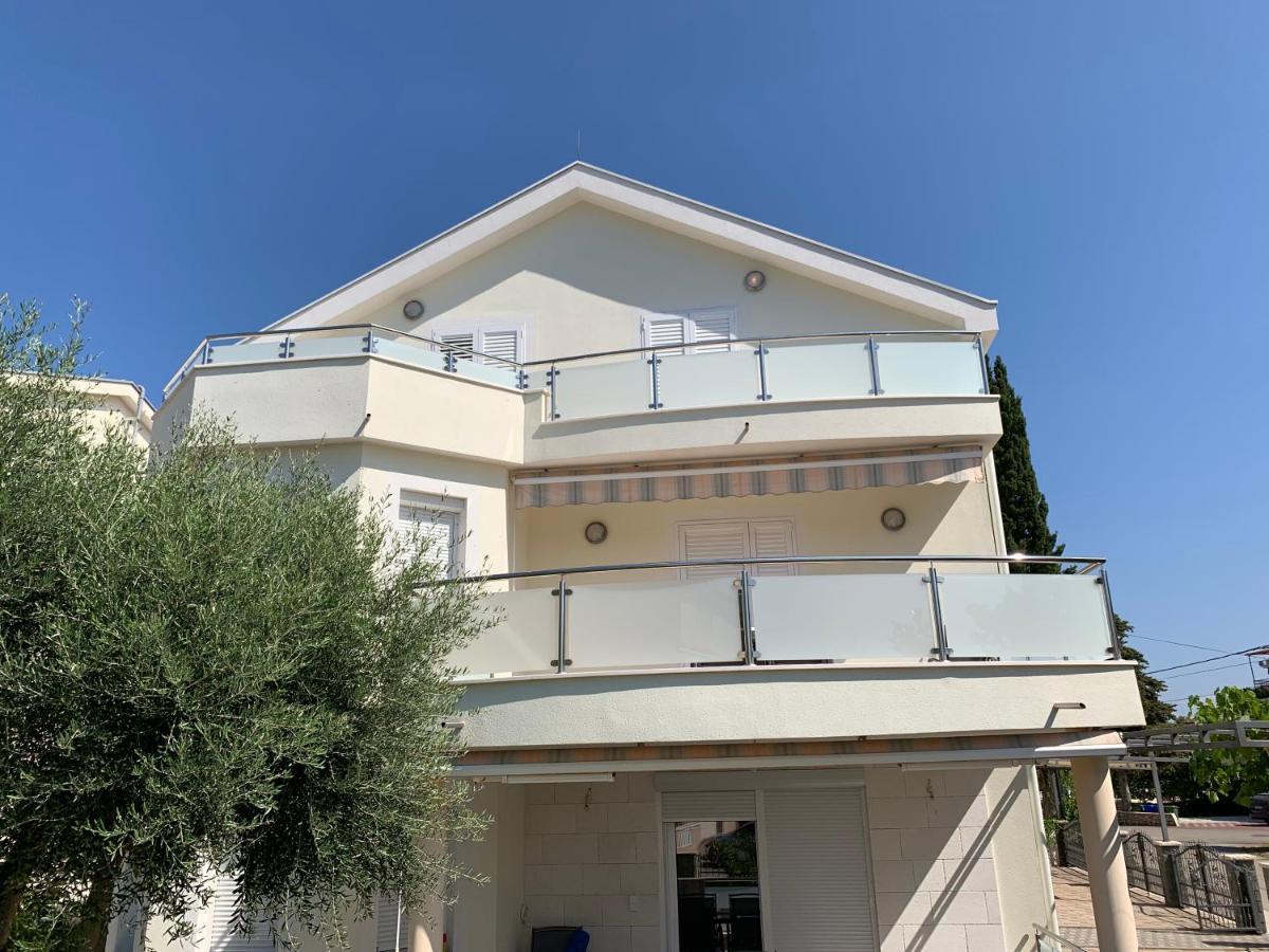 Apartments Dumancic Биоград на Мору Екстериор снимка