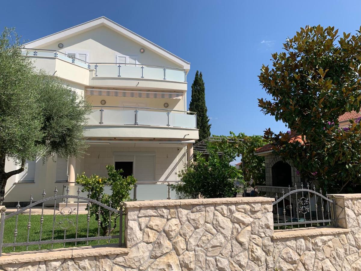 Apartments Dumancic Биоград на Мору Екстериор снимка