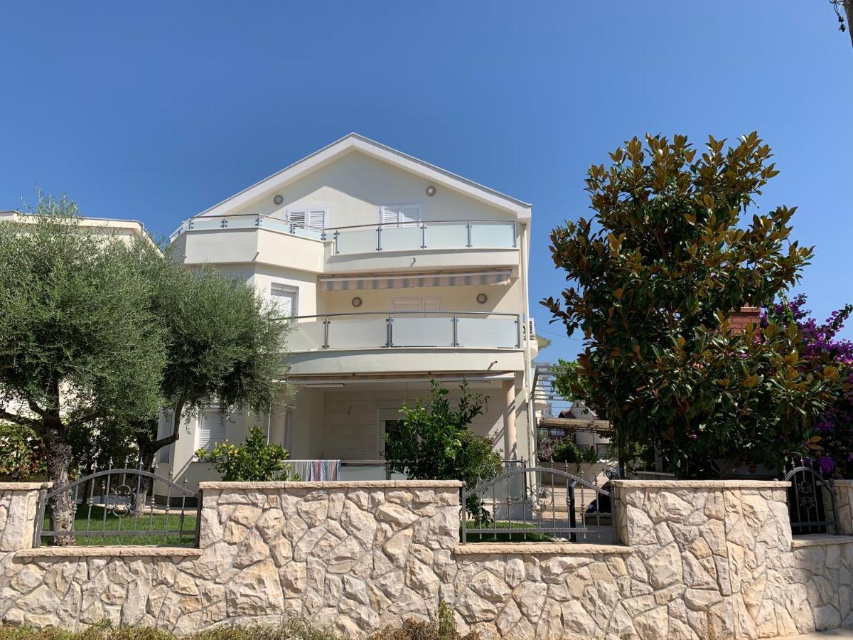 Apartments Dumancic Биоград на Мору Екстериор снимка