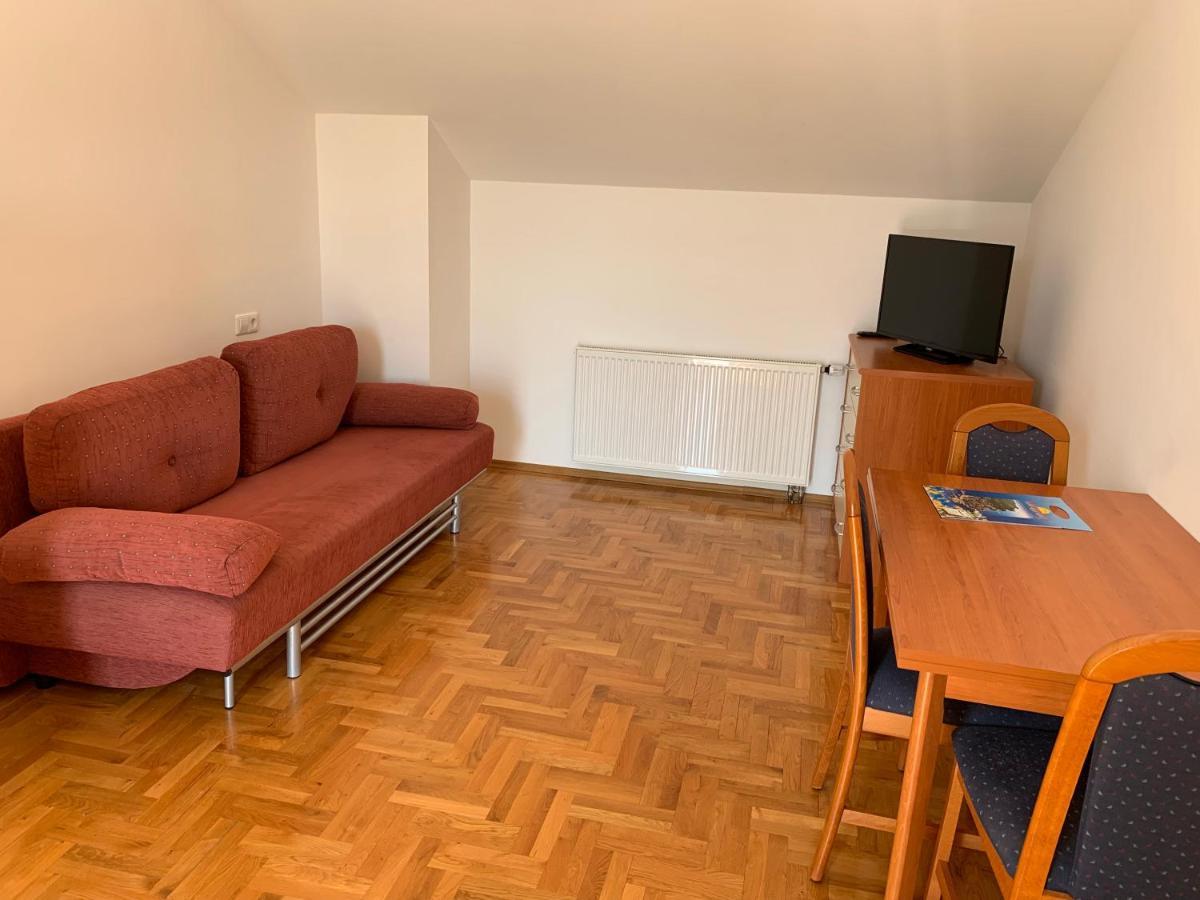 Apartments Dumancic Биоград на Мору Екстериор снимка