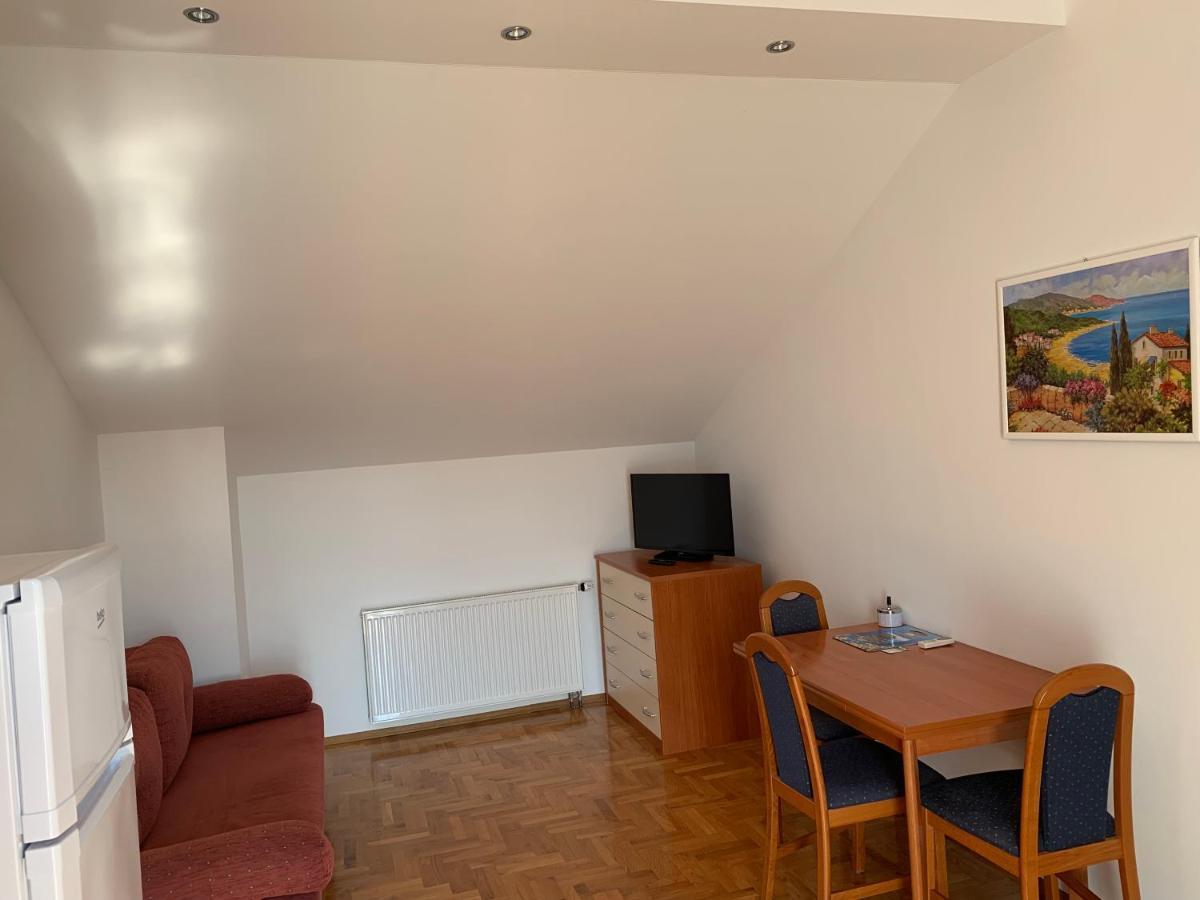 Apartments Dumancic Биоград на Мору Екстериор снимка