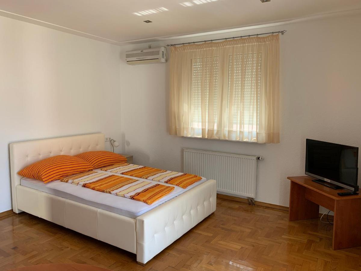 Apartments Dumancic Биоград на Мору Екстериор снимка