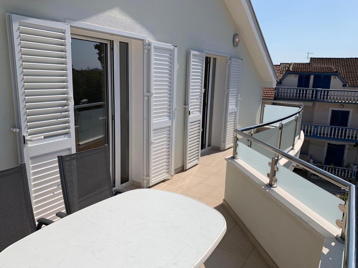 Apartments Dumancic Биоград на Мору Екстериор снимка